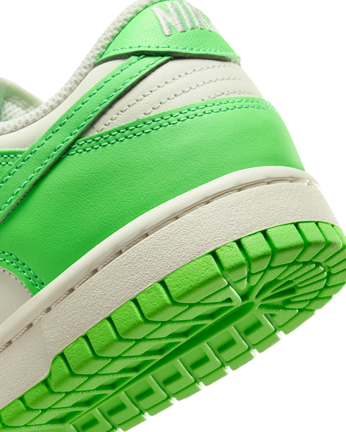 Dunk Low 'Green Strike' (Women's)