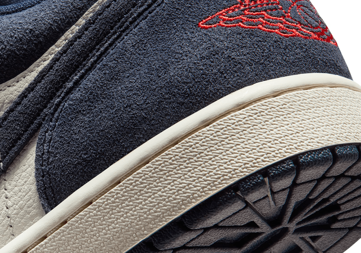 Air Jordan 1 Low SE Obisidian/University Gold - LIKELIHOOD