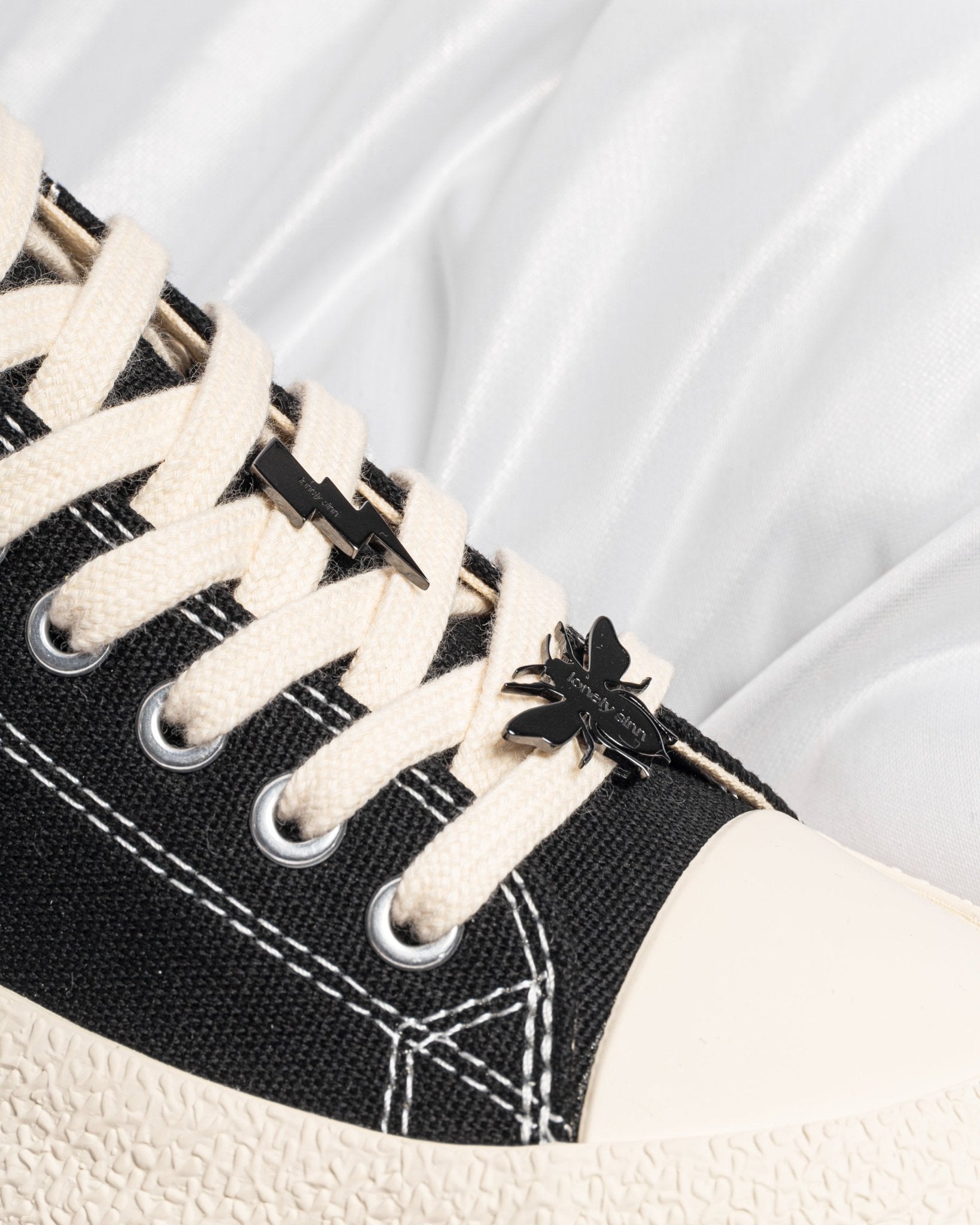 Bee Shoe Pendant Black - LIKELIHOOD