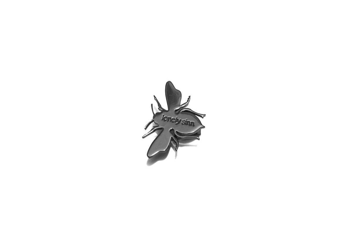 Bee Shoe Pendant Black - LIKELIHOOD