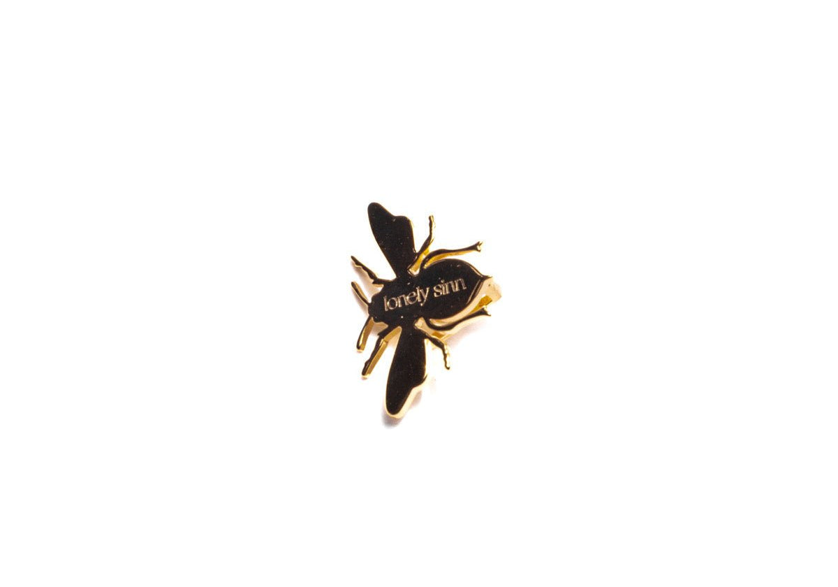 Bee Shoe Pendant Gold - LIKELIHOOD
