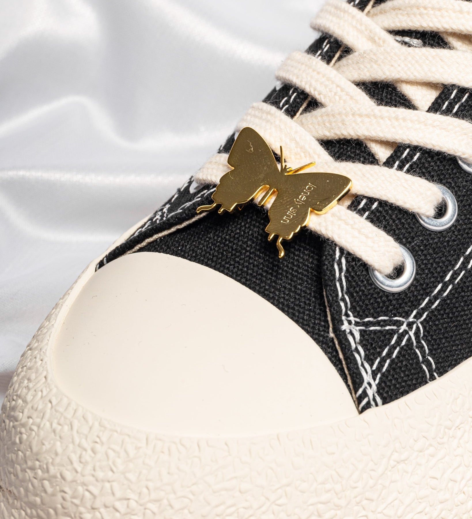 Butterfly Shoe Pendant Gold - LIKELIHOOD