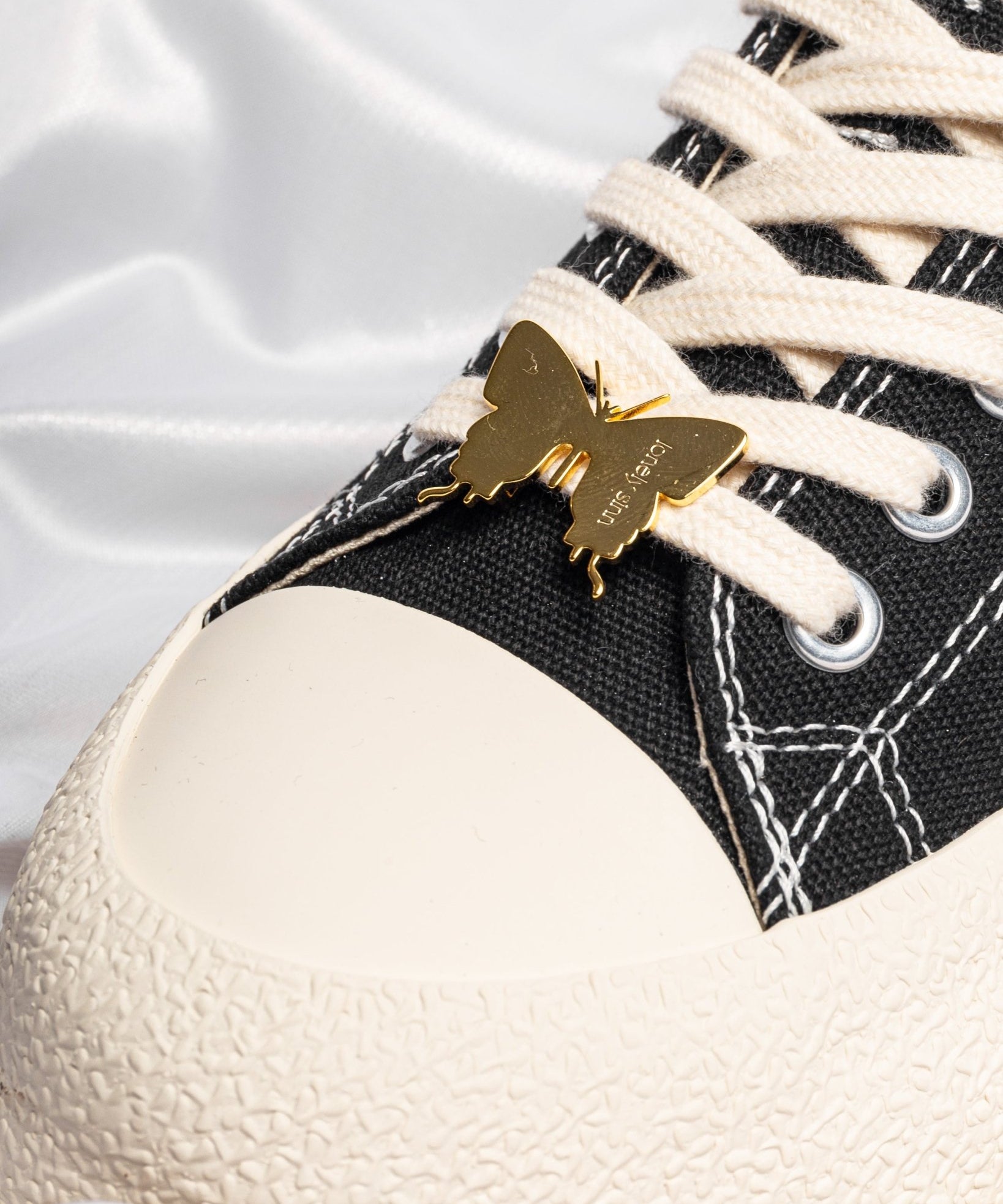 Butterfly Shoe Pendant Gold - LIKELIHOOD