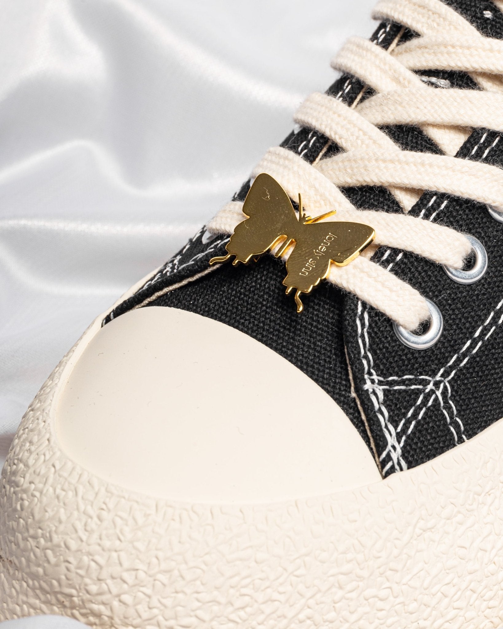 Butterfly Shoe Pendant Gold - LIKELIHOOD