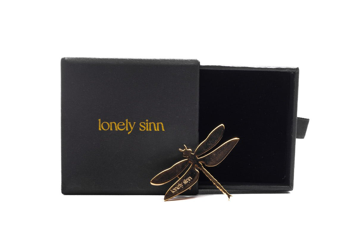 Dragonfly Shoe Pendant Gold - LIKELIHOOD