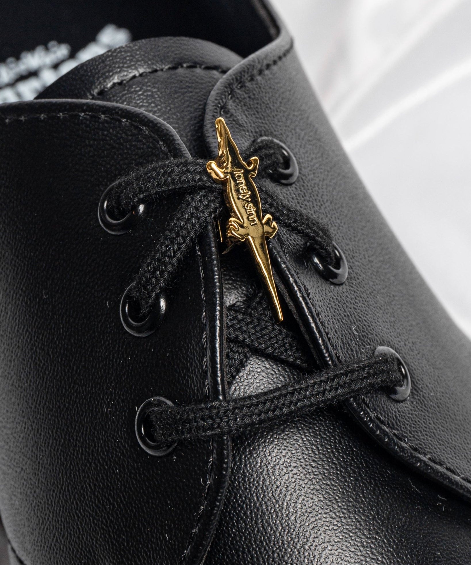 Kroc Shoe Pendant Gold - LIKELIHOOD