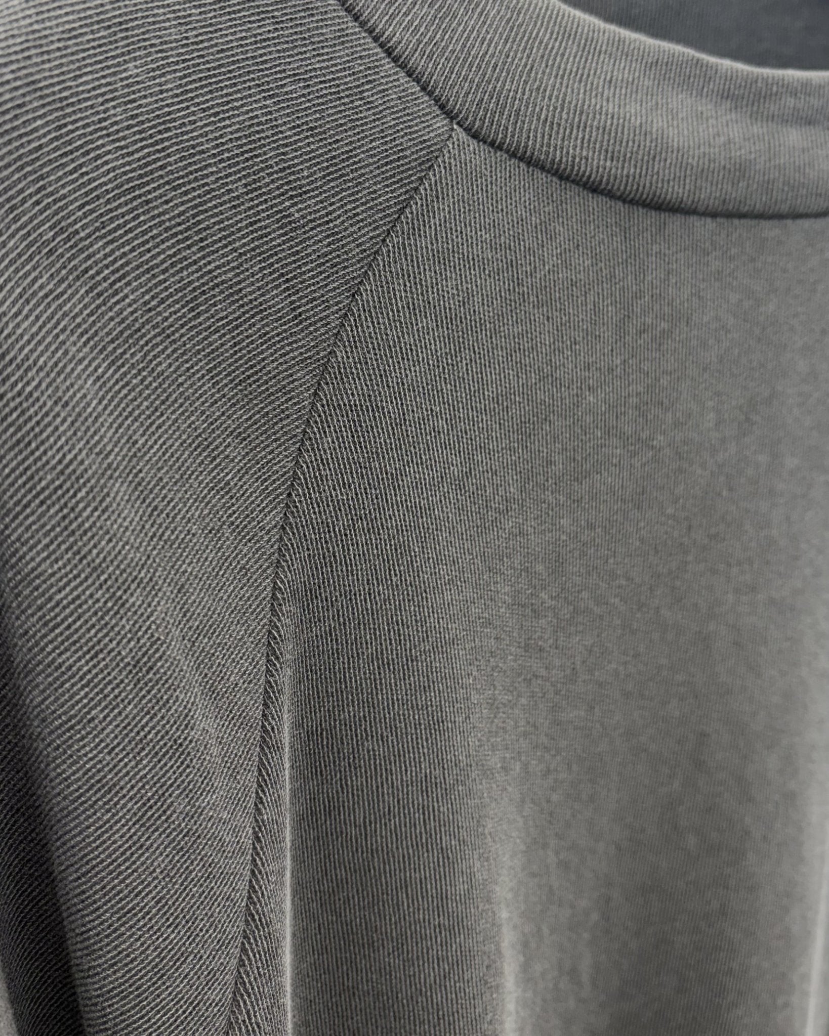 Raglan Layered Longsleeve Tee Cave - LIKELIHOOD