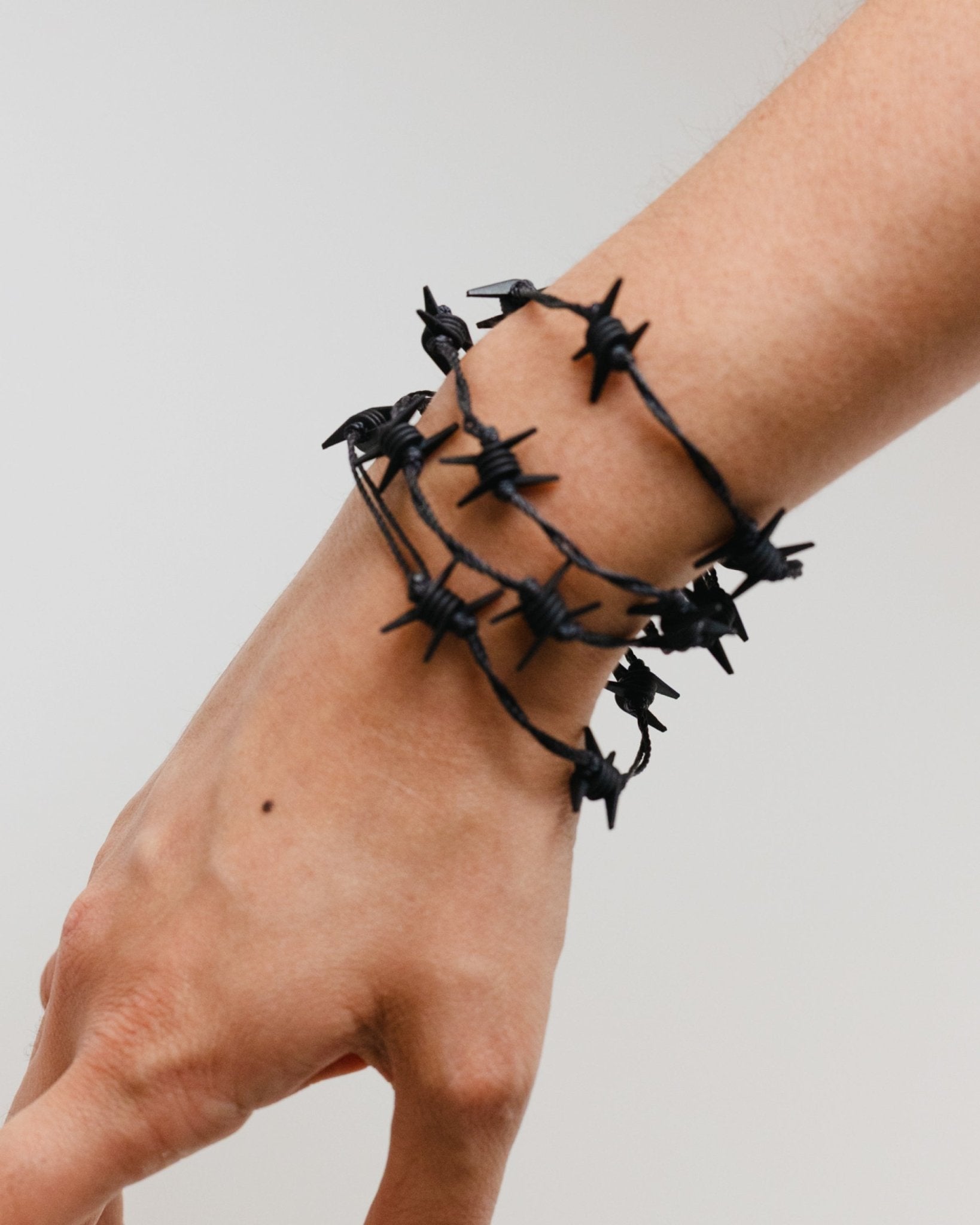 Wire Necklace Black - LIKELIHOOD