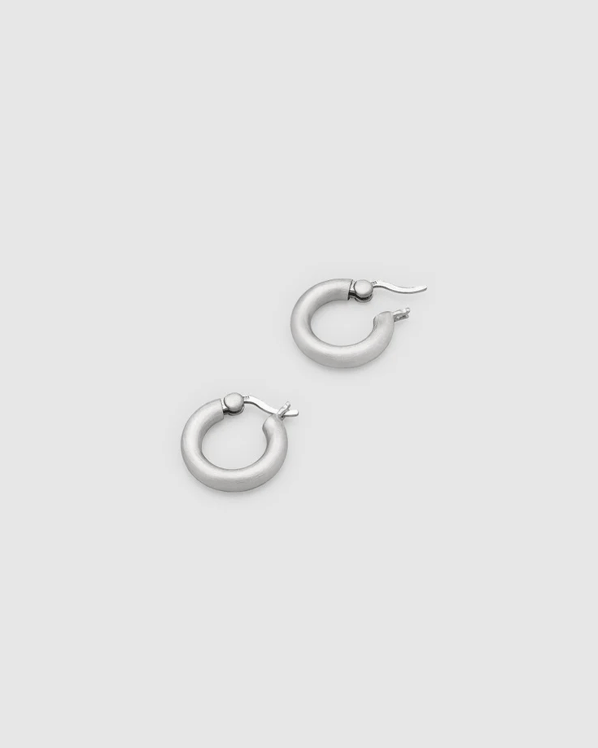 Classic Hoops Thick Satin Small Silver