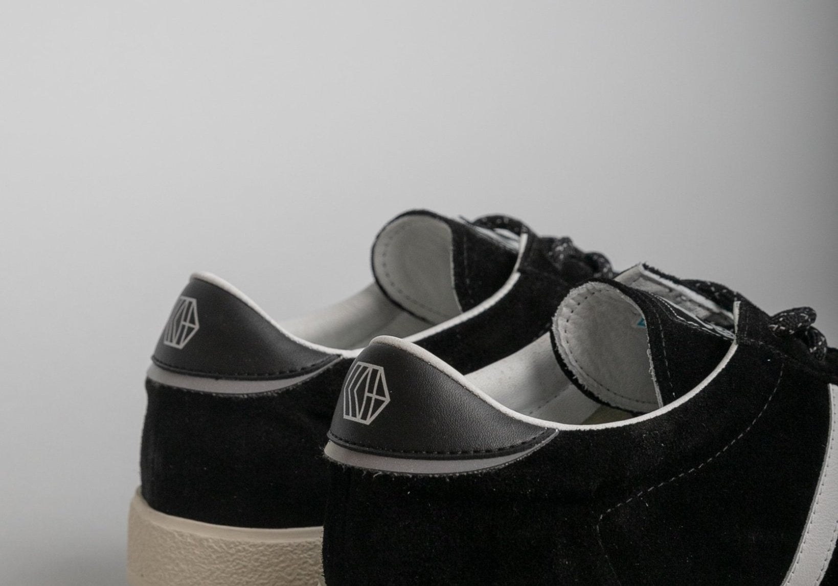 LIKELIHOOD x Trampas Nero/White - LIKELIHOOD